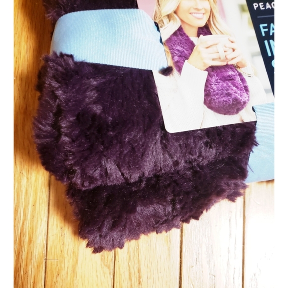 Luxurious Infinity Scarf - Picture 3 of 3